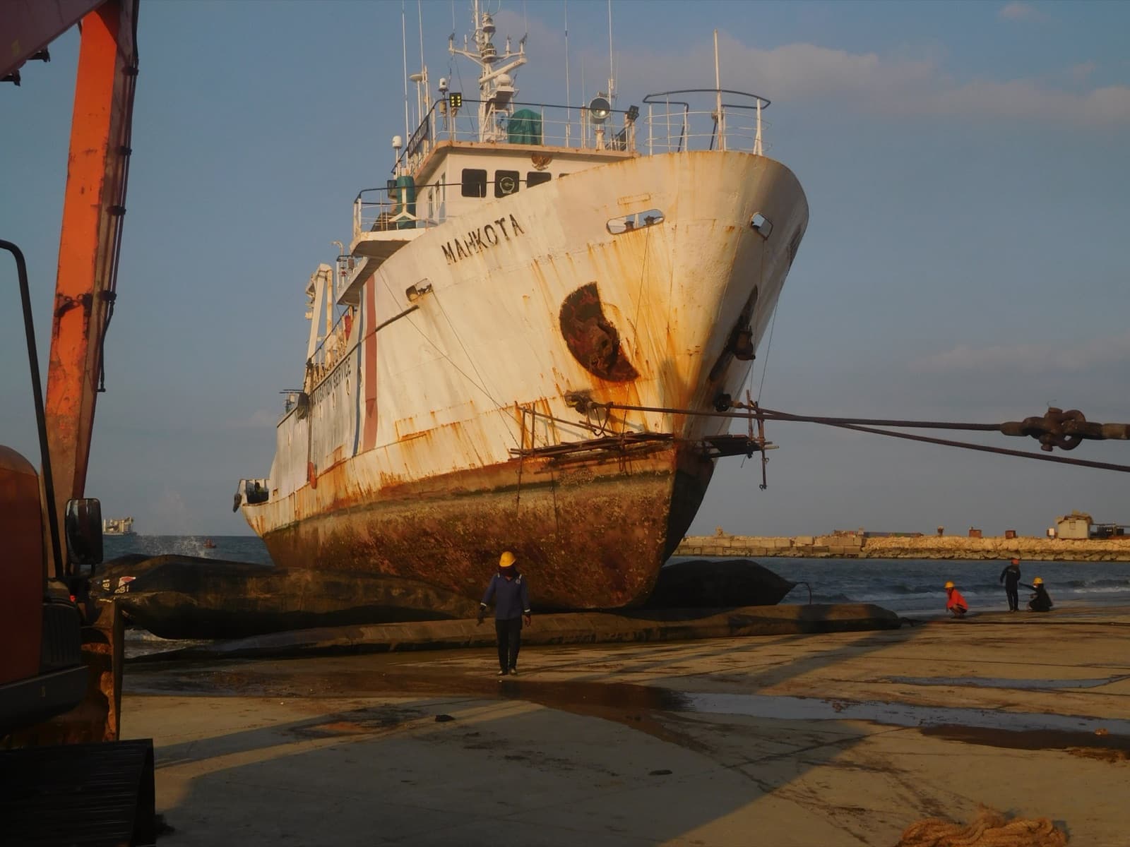 KN. Mahkota — Docking, Distrik Navigasi Tual — 2
