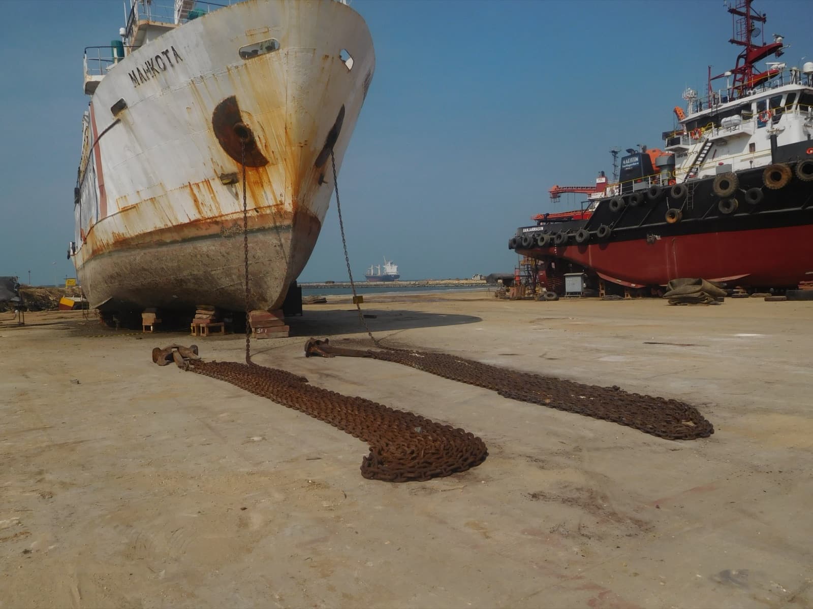 KN. Mahkota — Docking, Distrik Navigasi Tual — 3